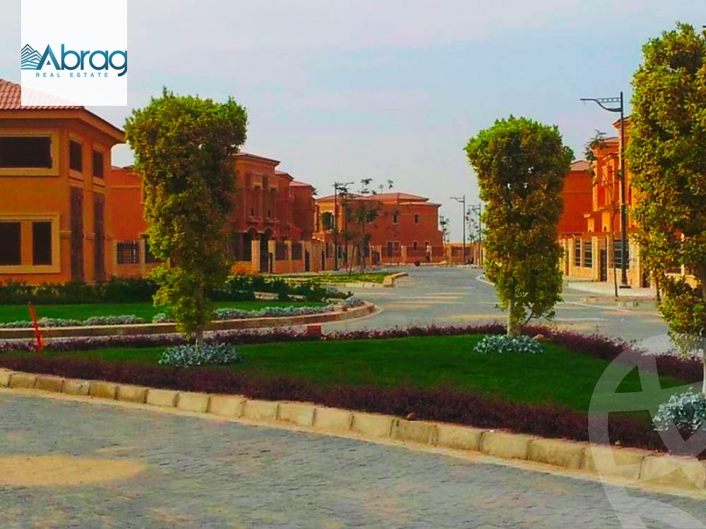 https://aqarmap.com.eg/en/listing/5446838-for-sale-cairo-el-sheikh-zayed-city-compounds-royal-meadows