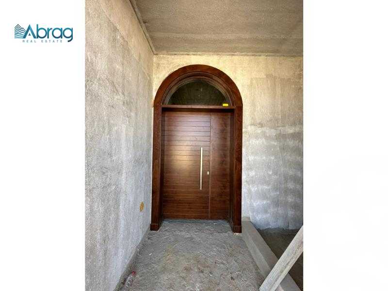 https://aqarmap.com.eg/ar/listing/5301761-for-sale-cairo-el-sheikh-zayed-city-compounds-kmbwnd-fyldj-wyst-dr-llttwyr