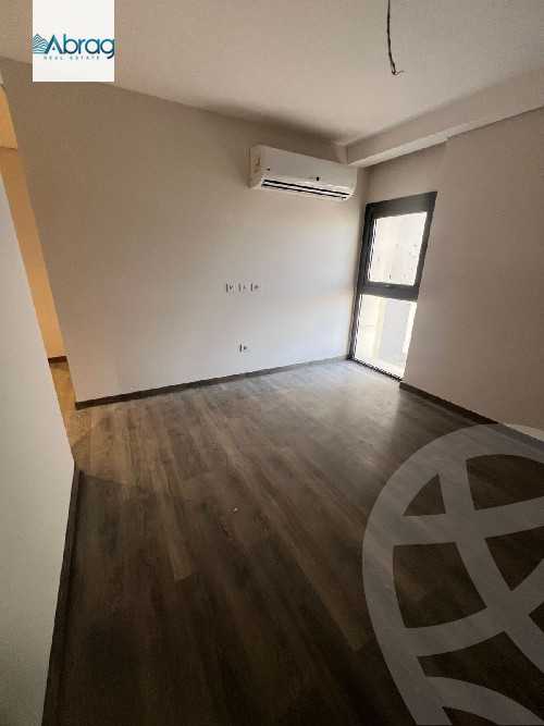 https://aqarmap.com.eg/ar/listing/5514198-for-sale-cairo-el-sheikh-zayed-city-compounds-zyd-wr-llttwyr-park-towers-zed-el-sheikh-zayed-compound