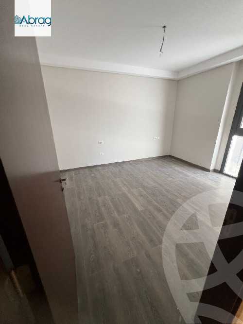 https://aqarmap.com.eg/ar/listing/5514198-for-sale-cairo-el-sheikh-zayed-city-compounds-zyd-wr-llttwyr-park-towers-zed-el-sheikh-zayed-compound