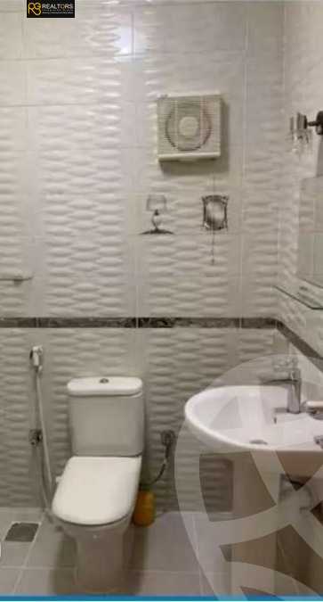 https://aqarmap.com.eg/ar/listing/3625062-for-sale-cairo-el-sheikh-zayed-city-el-hay-el-thaleth-ashaer-area-3-al-shabab-rd