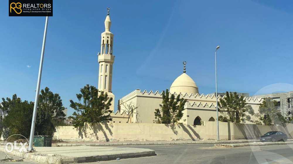 https://aqarmap.com.eg/ar/listing/3676760-for-sale-cairo-el-sheikh-zayed-city-compounds-in-sheikh-zayed-beverly-hills