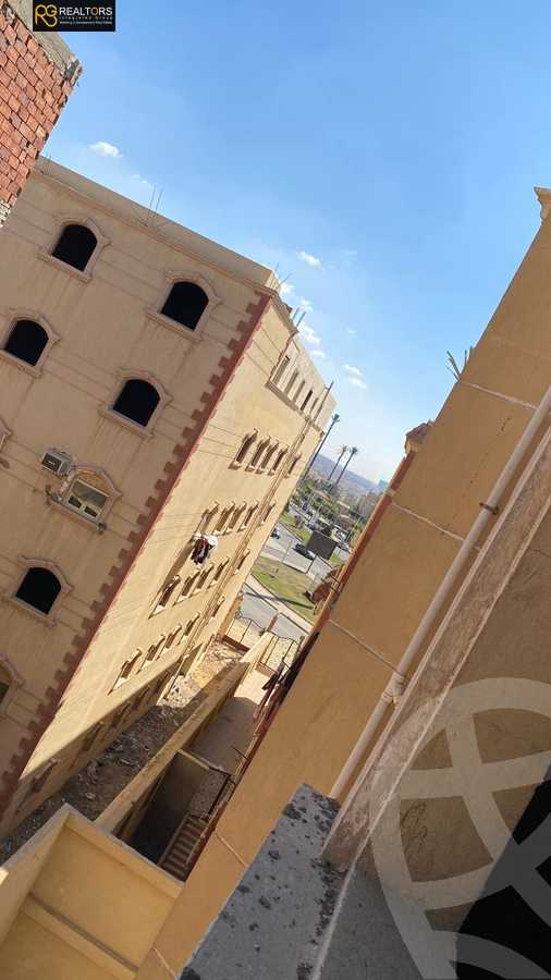 https://aqarmap.com.eg/ar/listing/3676760-for-sale-cairo-el-sheikh-zayed-city-compounds-in-sheikh-zayed-beverly-hills