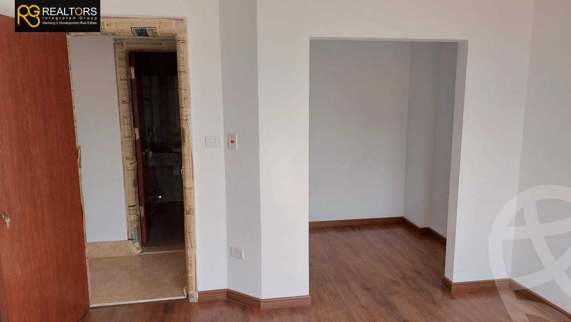 https://aqarmap.com.eg/ar/listing/3705539-for-sale-cairo-el-sheikh-zayed-city-compounds-in-sheikh-zayed-the-courtyard