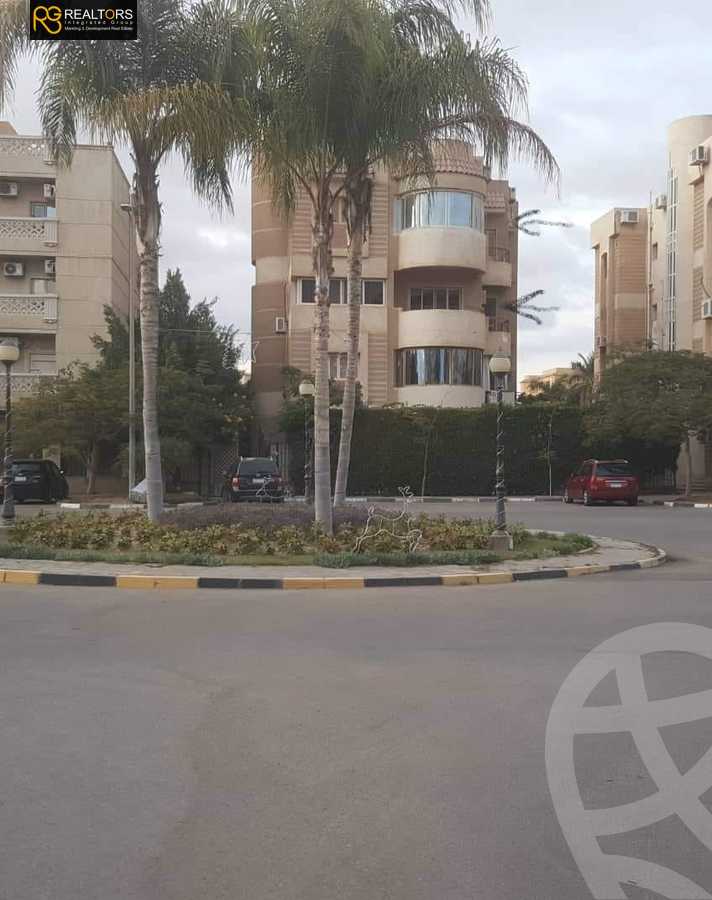https://aqarmap.com.eg/ar/listing/3789181-for-sale-cairo-el-sheikh-zayed-city-compounds-in-sheikh-zayed-beverly-hills
