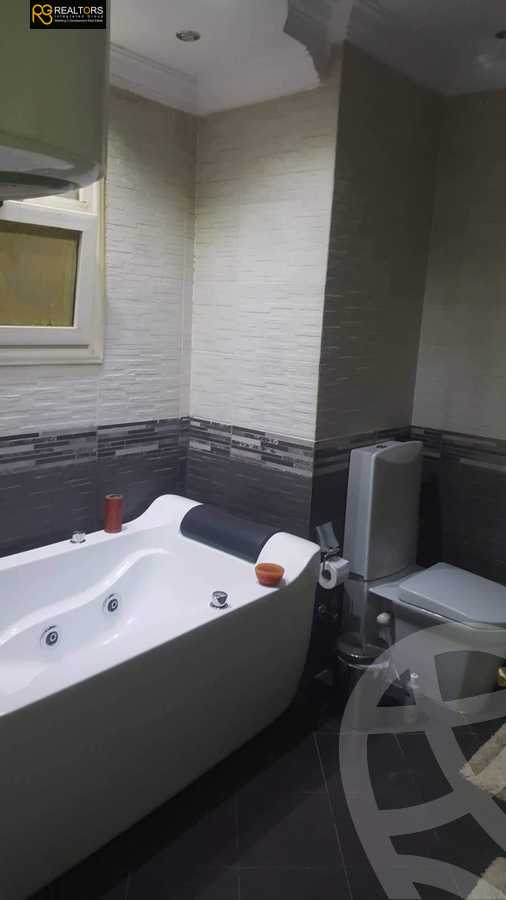 https://aqarmap.com.eg/ar/listing/3801190-for-sale-cairo-el-sheikh-zayed-city-compounds-in-sheikh-zayed-beverly-hills