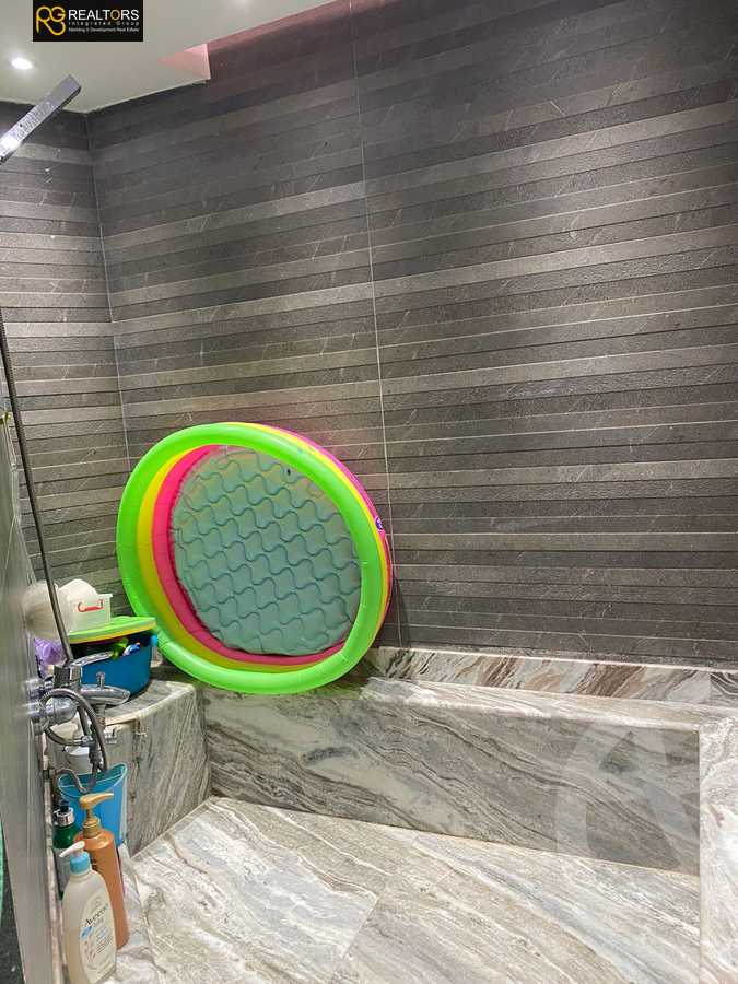 https://aqarmap.com.eg/ar/listing/3828514-for-sale-cairo-el-sheikh-zayed-city-el-hay-elsabeaa-lhy-lsb
