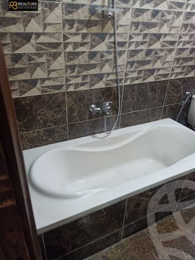 https://aqarmap.com.eg/ar/listing/3897490-for-sale-cairo-el-sheikh-zayed-city-compounds-in-sheikh-zayed-beverly-hills