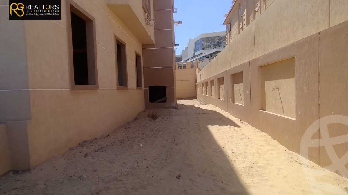 https://aqarmap.com.eg/ar/listing/3903881-for-sale-cairo-el-sheikh-zayed-city-el-hay-el-thaleth-ashaer-shr-32