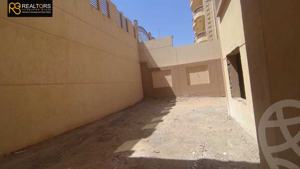 https://aqarmap.com.eg/ar/listing/3903881-for-sale-cairo-el-sheikh-zayed-city-el-hay-el-thaleth-ashaer-shr-32