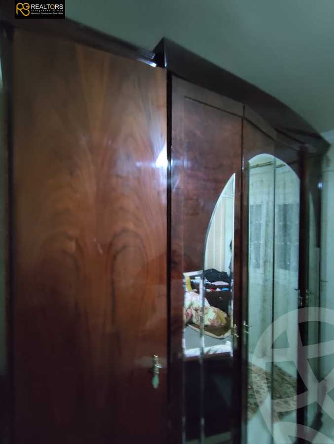 https://aqarmap.com.eg/ar/listing/3967224-for-sale-cairo-el-sheikh-zayed-city-el-hay-elasher-street-100