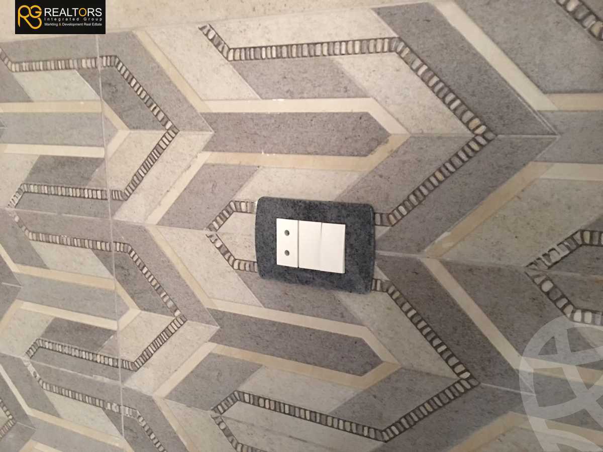 https://aqarmap.com.eg/ar/listing/4005394-for-sale-cairo-el-sheikh-zayed-city-el-hay-elasher-street-100
