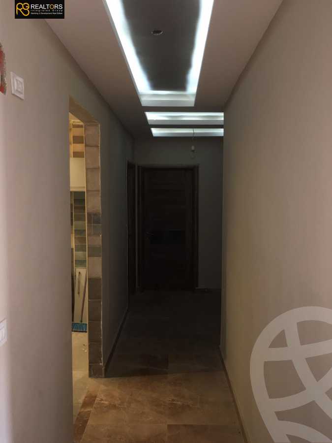 https://aqarmap.com.eg/ar/listing/4005426-for-sale-cairo-el-sheikh-zayed-city-compounds-in-sheikh-zayed-el-khamayel