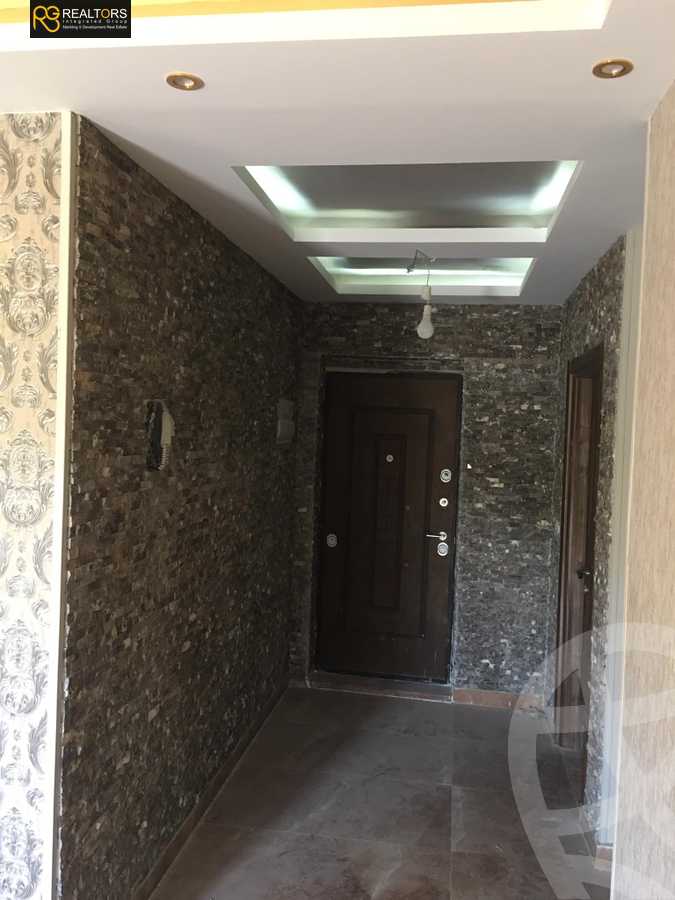 https://aqarmap.com.eg/ar/listing/4005426-for-sale-cairo-el-sheikh-zayed-city-compounds-in-sheikh-zayed-el-khamayel