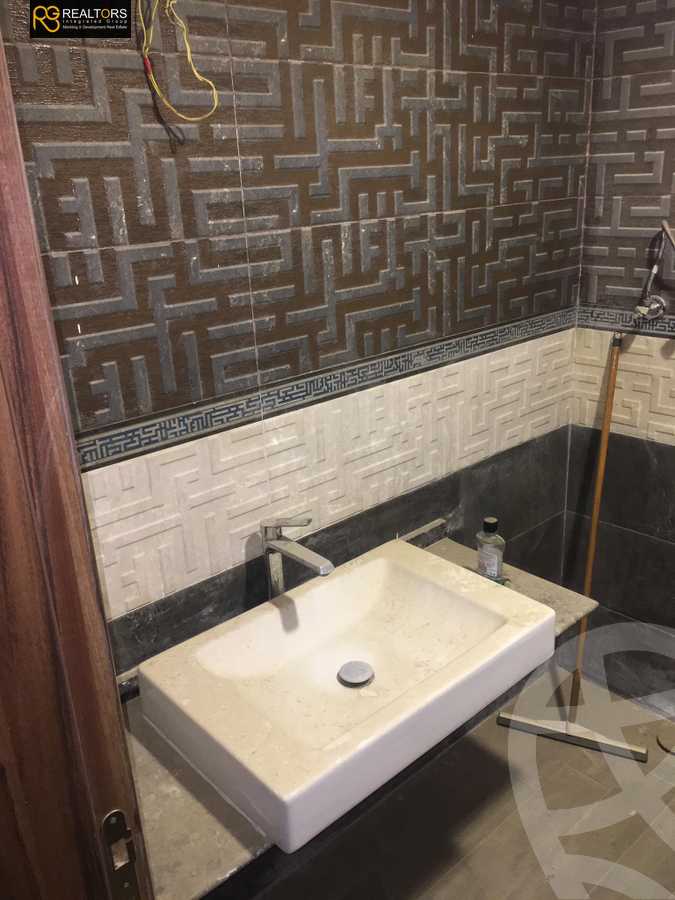 https://aqarmap.com.eg/ar/listing/4005426-for-sale-cairo-el-sheikh-zayed-city-compounds-in-sheikh-zayed-el-khamayel