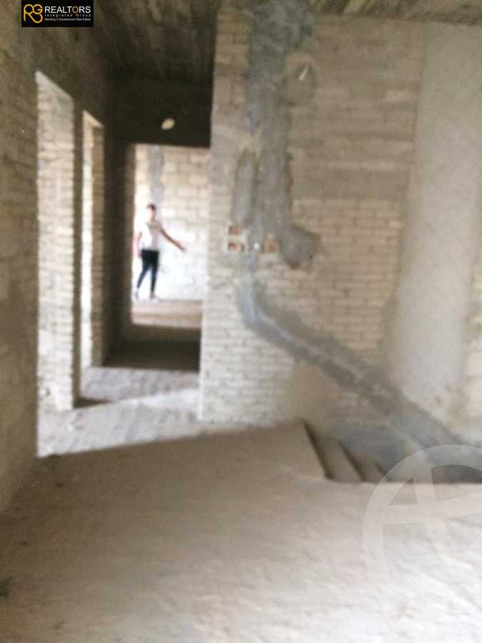 https://aqarmap.com.eg/ar/listing/4053601-for-sale-cairo-el-sheikh-zayed-city-compounds-kmbwnd-wyst-twn-swdyk