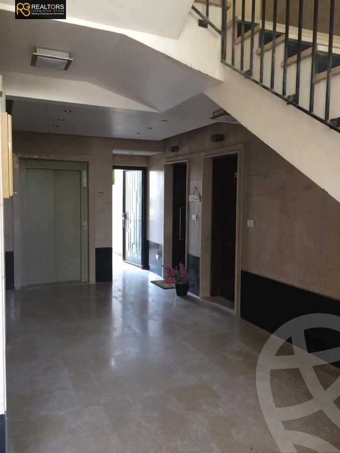 https://aqarmap.com.eg/ar/listing/4053601-for-sale-cairo-el-sheikh-zayed-city-compounds-kmbwnd-wyst-twn-swdyk