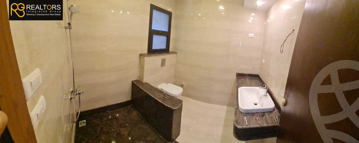 https://aqarmap.com.eg/ar/listing/4053768-for-sale-cairo-el-sheikh-zayed-city-compounds-in-sheikh-zayed-the-courtyard