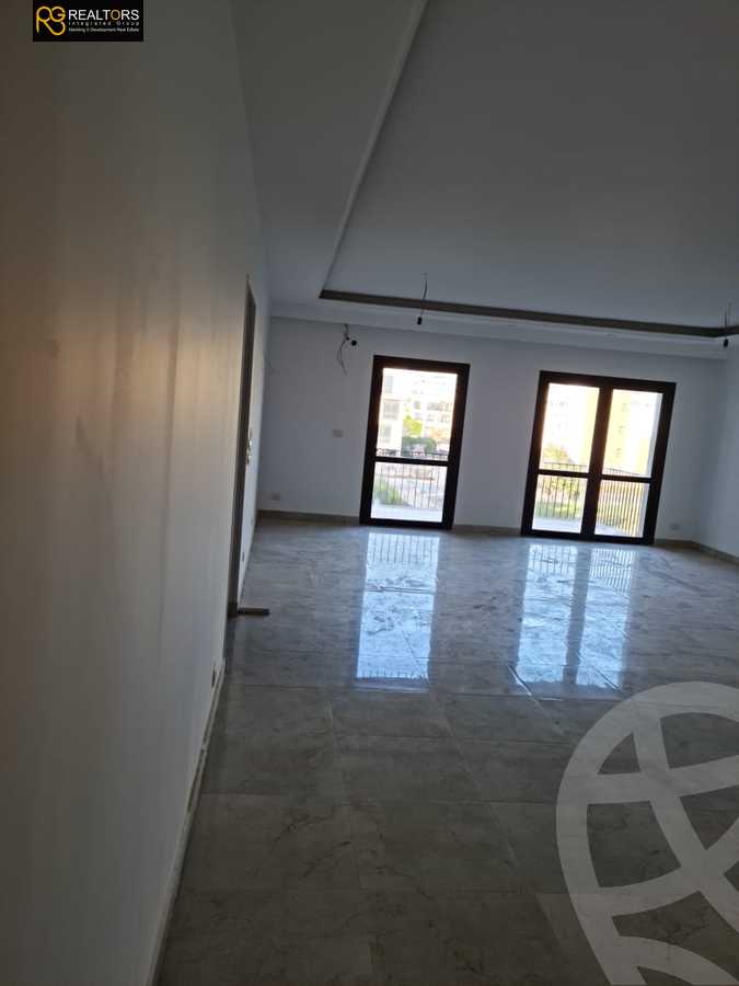https://aqarmap.com.eg/ar/listing/4053768-for-sale-cairo-el-sheikh-zayed-city-compounds-in-sheikh-zayed-the-courtyard
