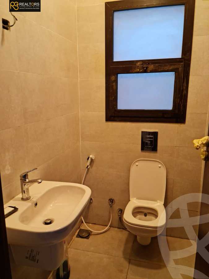 https://aqarmap.com.eg/ar/listing/4053768-for-sale-cairo-el-sheikh-zayed-city-compounds-in-sheikh-zayed-the-courtyard