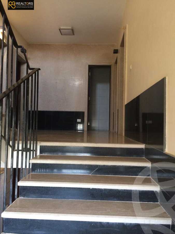 https://aqarmap.com.eg/en/listing/4090710-for-sale-cairo-el-sheikh-zayed-city-compounds-kmbwnd-wyst-twn-swdyk