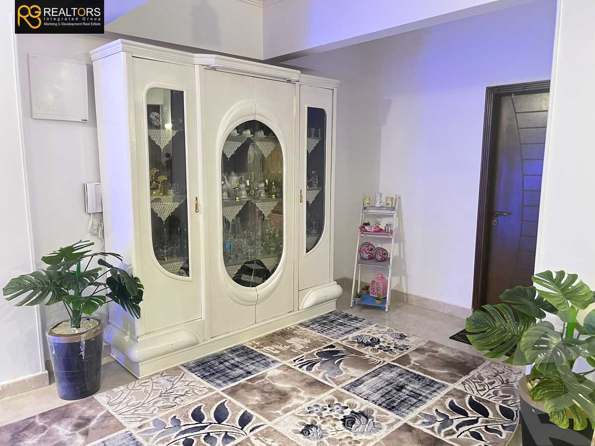 https://aqarmap.com.eg/ar/listing/4202150-for-sale-cairo-el-sheikh-zayed-city-el-hay-elasher-street-100