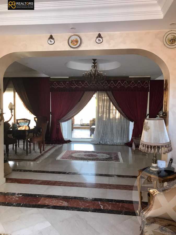 https://aqarmap.com.eg/ar/listing/4211454-for-sale-cairo-el-sheikh-zayed-city-compounds-in-sheikh-zayed-royal-city