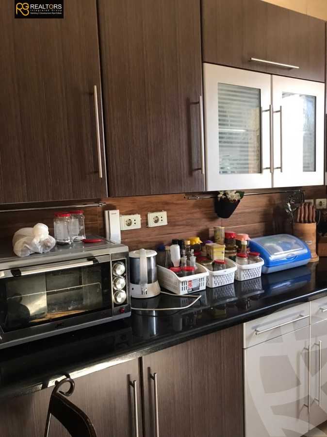 https://aqarmap.com.eg/ar/listing/4211454-for-sale-cairo-el-sheikh-zayed-city-compounds-in-sheikh-zayed-royal-city