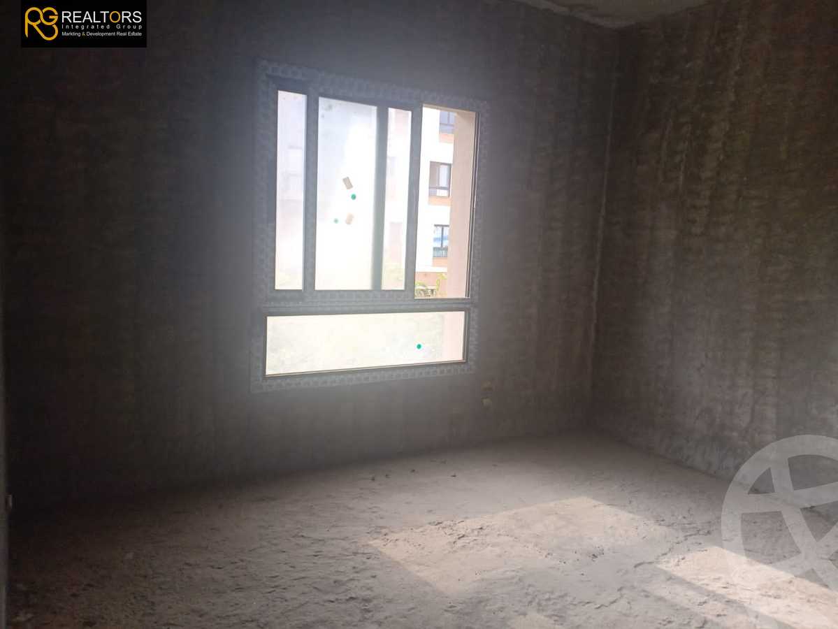 https://aqarmap.com.eg/ar/listing/4259269-for-sale-cairo-el-sheikh-zayed-city-compounds-in-sheikh-zayed-the-courtyard
