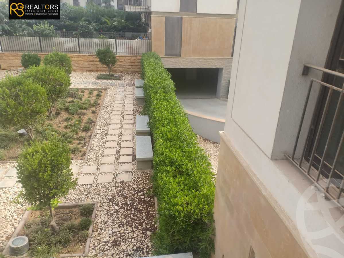 https://aqarmap.com.eg/ar/listing/4259269-for-sale-cairo-el-sheikh-zayed-city-compounds-in-sheikh-zayed-the-courtyard