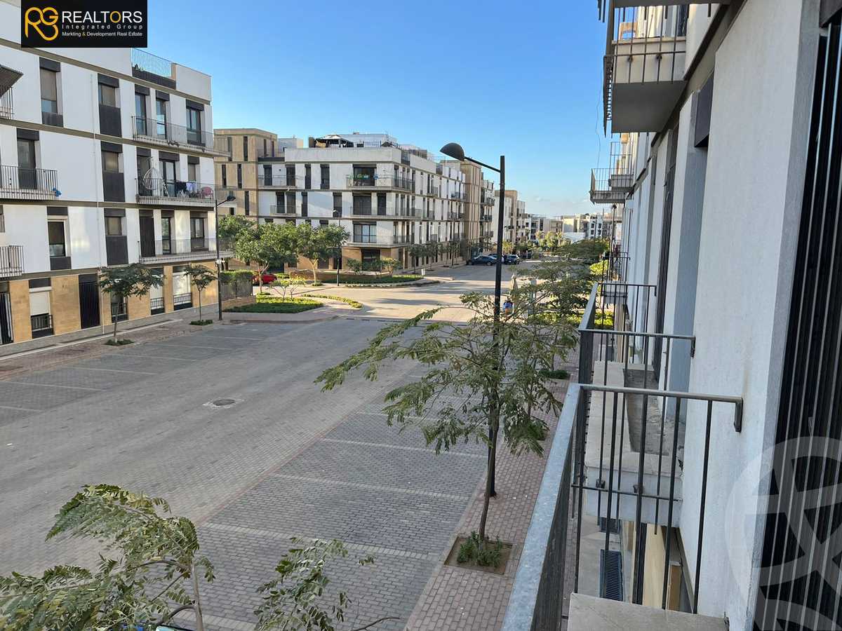 https://aqarmap.com.eg/ar/listing/4261394-for-sale-cairo-el-sheikh-zayed-city-compounds-in-sheikh-zayed-the-courtyard