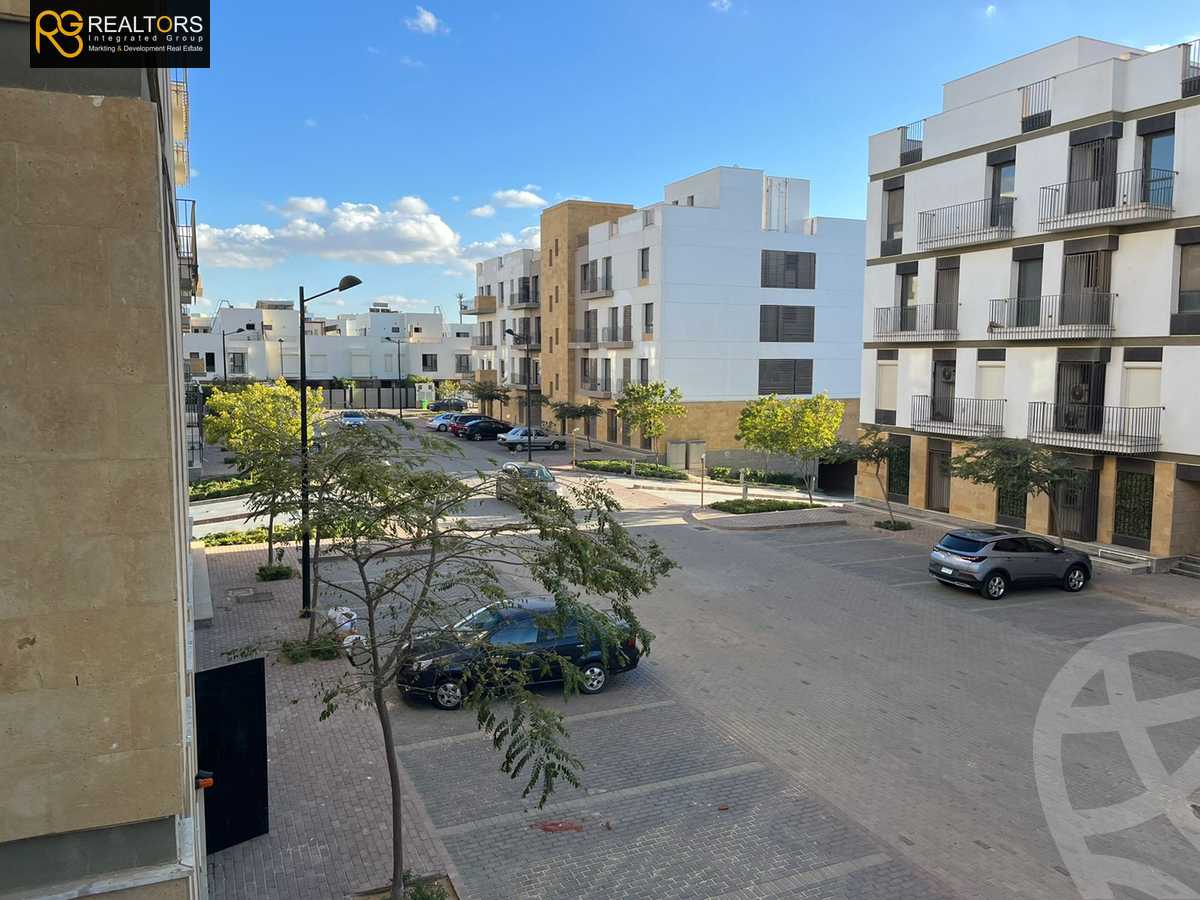 https://aqarmap.com.eg/ar/listing/4261394-for-sale-cairo-el-sheikh-zayed-city-compounds-in-sheikh-zayed-the-courtyard