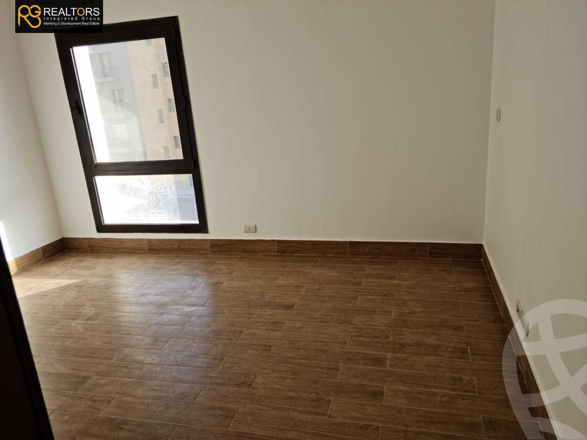 https://aqarmap.com.eg/ar/listing/4261394-for-sale-cairo-el-sheikh-zayed-city-compounds-in-sheikh-zayed-the-courtyard