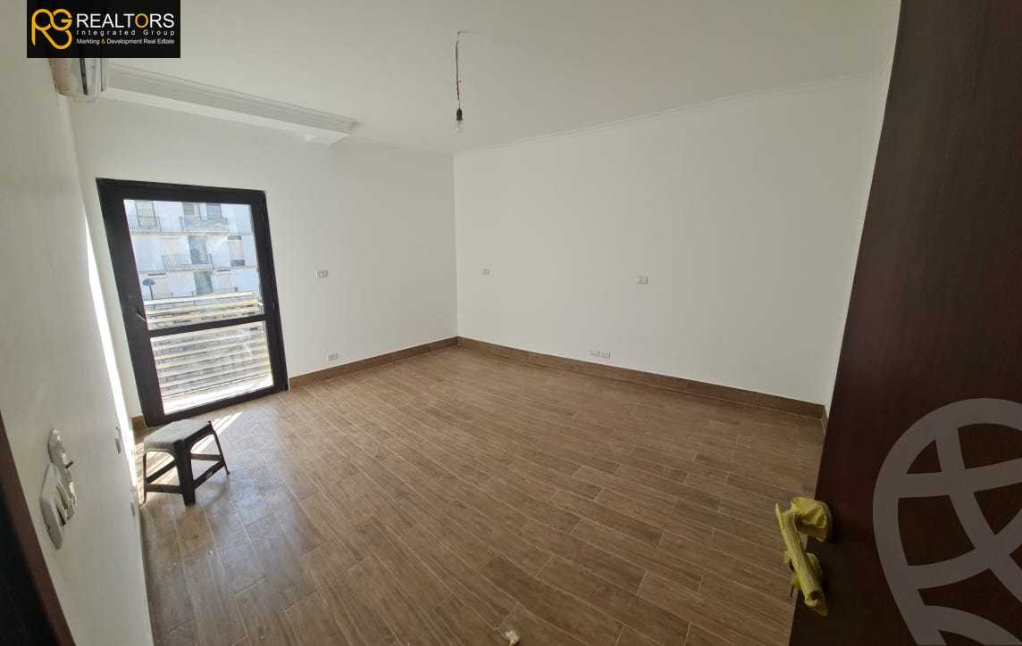 https://aqarmap.com.eg/ar/listing/4261394-for-sale-cairo-el-sheikh-zayed-city-compounds-in-sheikh-zayed-the-courtyard