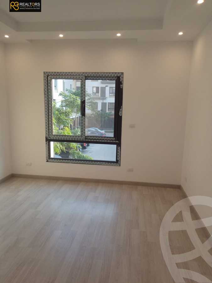https://aqarmap.com.eg/en/listing/4307915-for-sale-cairo-el-sheikh-zayed-city-compounds-kmbwnd-wyst-twn-swdyk