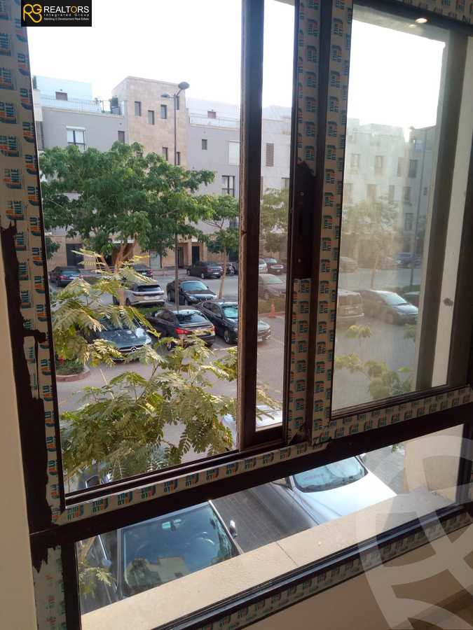 https://aqarmap.com.eg/en/listing/4307915-for-sale-cairo-el-sheikh-zayed-city-compounds-kmbwnd-wyst-twn-swdyk