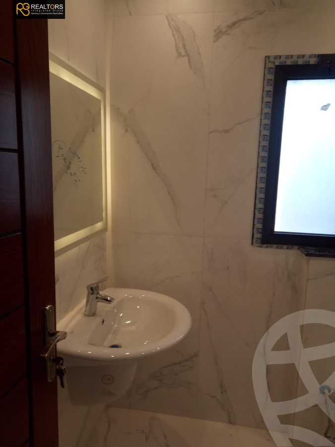 https://aqarmap.com.eg/en/listing/4307915-for-sale-cairo-el-sheikh-zayed-city-compounds-kmbwnd-wyst-twn-swdyk