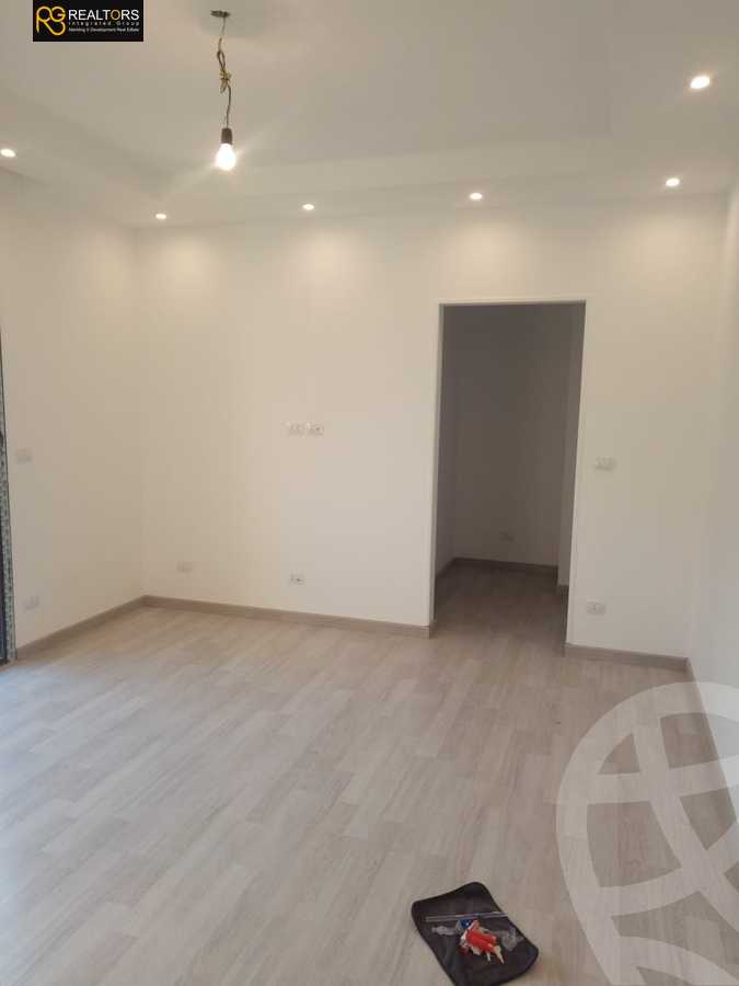 https://aqarmap.com.eg/en/listing/4307915-for-sale-cairo-el-sheikh-zayed-city-compounds-kmbwnd-wyst-twn-swdyk