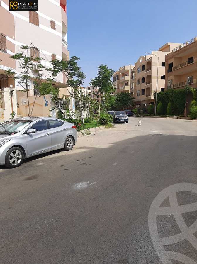 https://aqarmap.com.eg/en/listing/4308011-for-sale-cairo-el-sheikh-zayed-city-el-hay-el-hady-ashaer-area-1-abdel-latif-salam-st