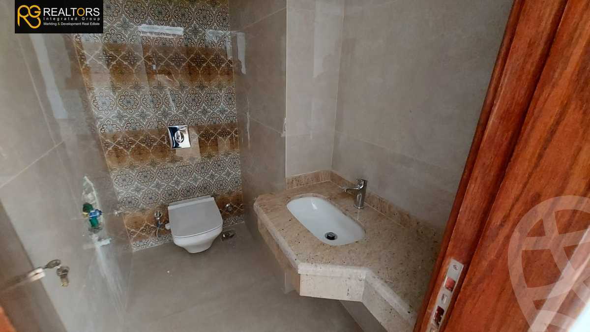 https://aqarmap.com.eg/ar/listing/4325678-for-sale-cairo-el-sheikh-zayed-city-compounds-in-sheikh-zayed-the-courtyard