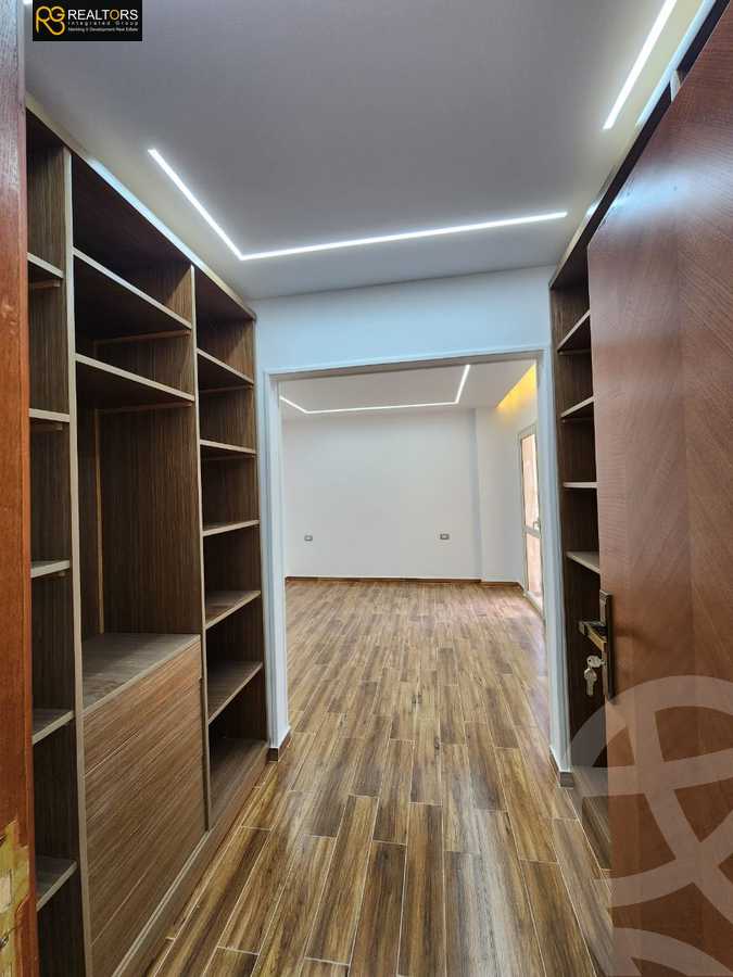 https://aqarmap.com.eg/en/listing/4326571-for-sale-cairo-el-sheikh-zayed-city-compounds-in-sheikh-zayed-el-khamayel