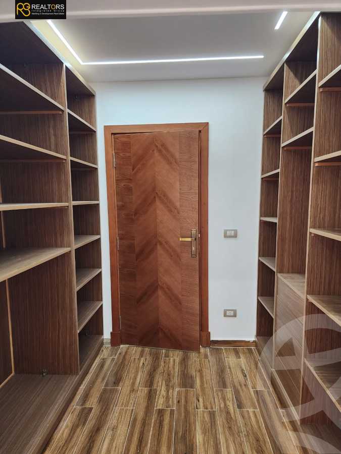 https://aqarmap.com.eg/en/listing/4326571-for-sale-cairo-el-sheikh-zayed-city-compounds-in-sheikh-zayed-el-khamayel