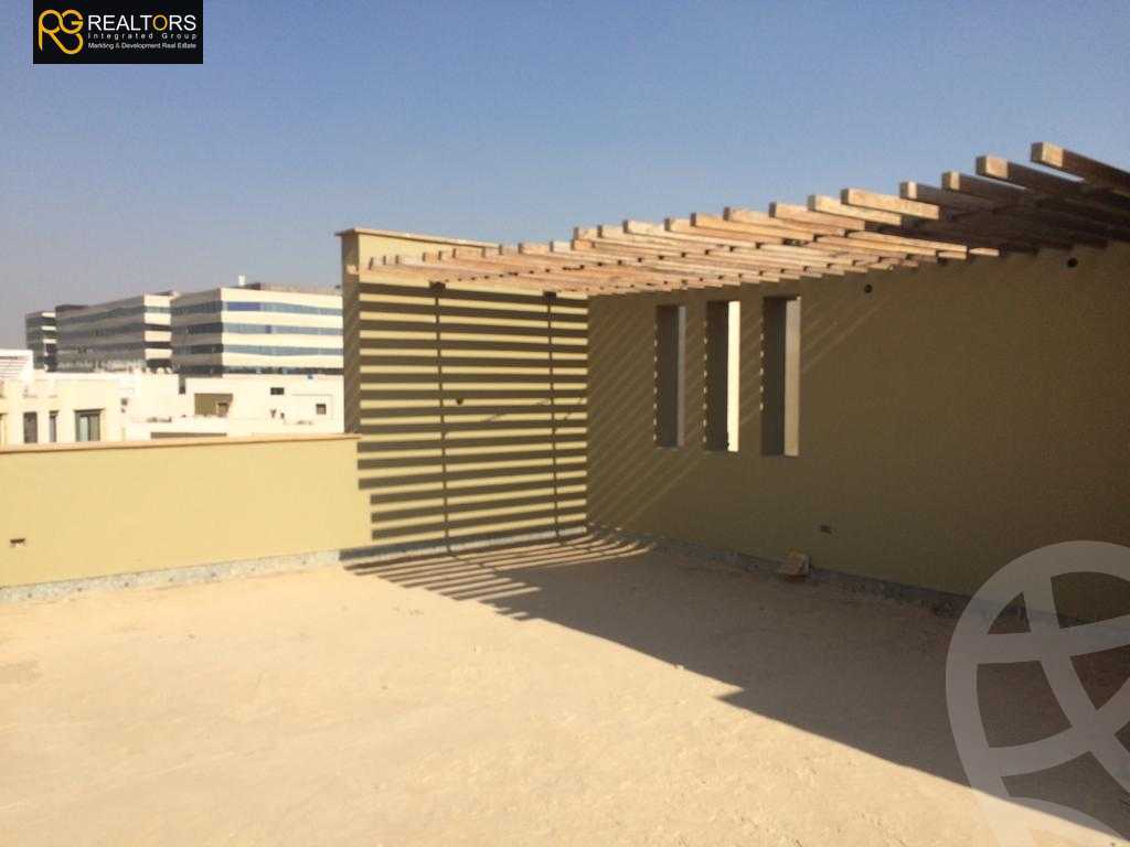 https://aqarmap.com.eg/ar/listing/4571628-for-sale-cairo-el-sheikh-zayed-city-compounds-kmbwnd-wyst-twn-swdyk