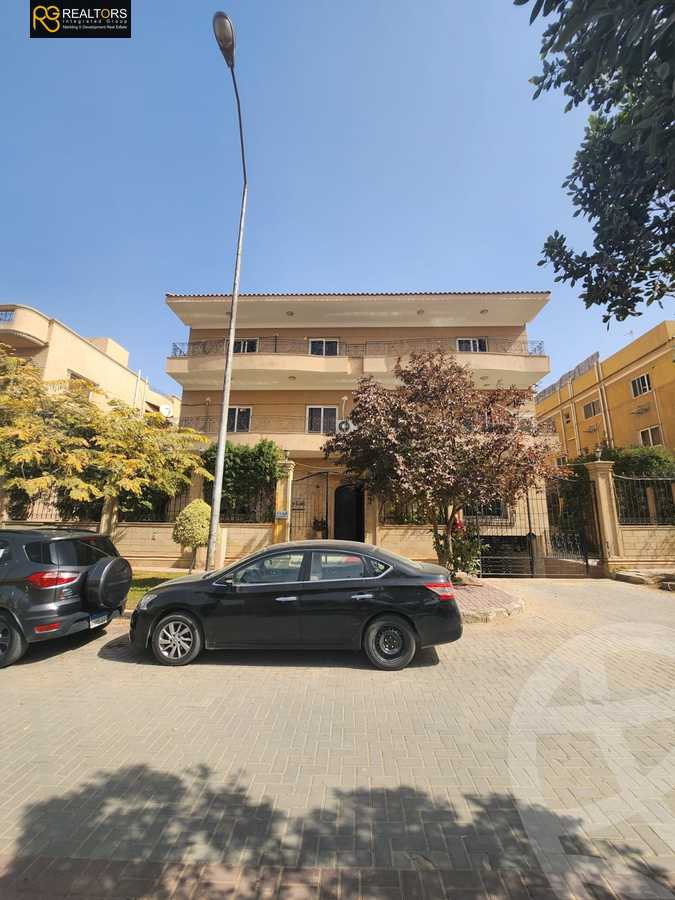 https://aqarmap.com.eg/en/listing/5101687-for-sale-cairo-6th-of-october-featured-neighborhood-el-motamayez-neighborhood-abd-el-moneim-riad-st