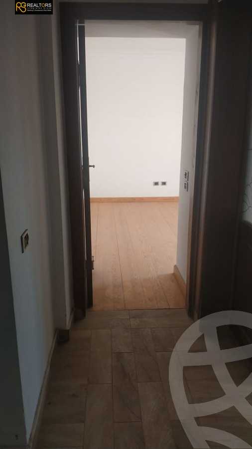 https://aqarmap.com.eg/ar/listing/5335815-for-sale-cairo-el-sheikh-zayed-city-compounds-zayed-2000
