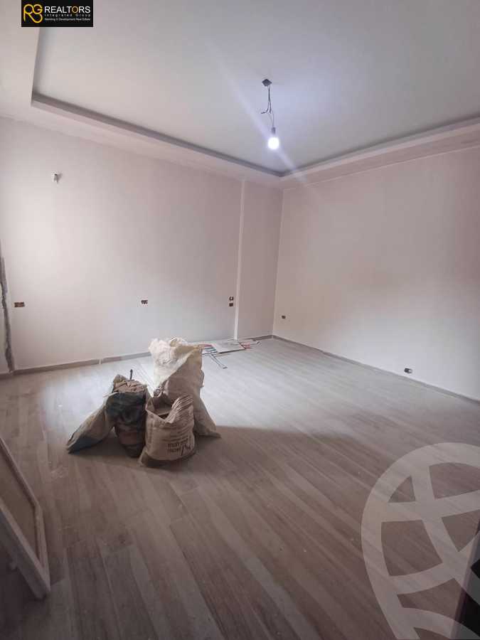 https://aqarmap.com.eg/en/listing/5335904-for-sale-cairo-el-sheikh-zayed-city-compounds-el-khamayel