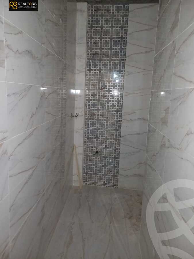 https://aqarmap.com.eg/en/listing/5335904-for-sale-cairo-el-sheikh-zayed-city-compounds-el-khamayel