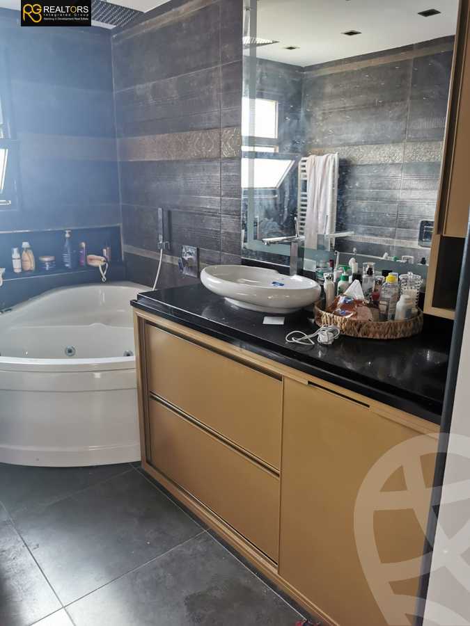 https://aqarmap.com.eg/en/listing/5336301-for-sale-cairo-el-sheikh-zayed-city-compounds