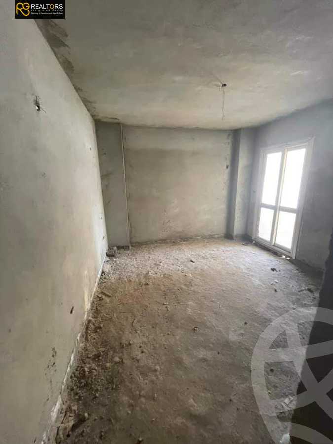 https://aqarmap.com.eg/en/listing/5337099-for-sale-cairo-el-sheikh-zayed-city-compounds-el-khamayel