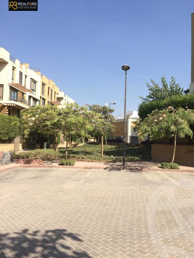 https://aqarmap.com.eg/en/listing/5337535-for-sale-cairo-el-sheikh-zayed-city-compounds-kmbwnd-wyst-twn-swdyk